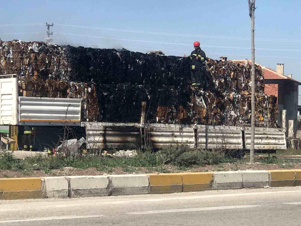 Ereğli'de Tırın Dorsesinde Yangın Paniği