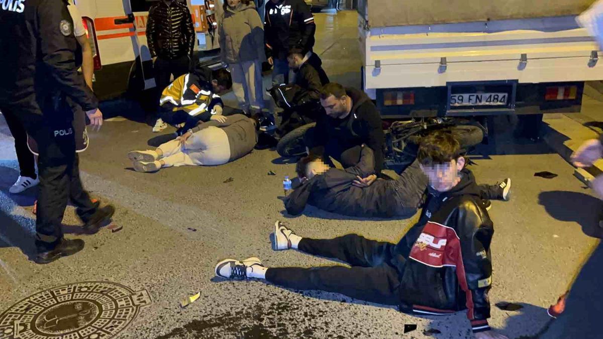Çorlu'da Motosiklet Kazasında 3 Yaralı