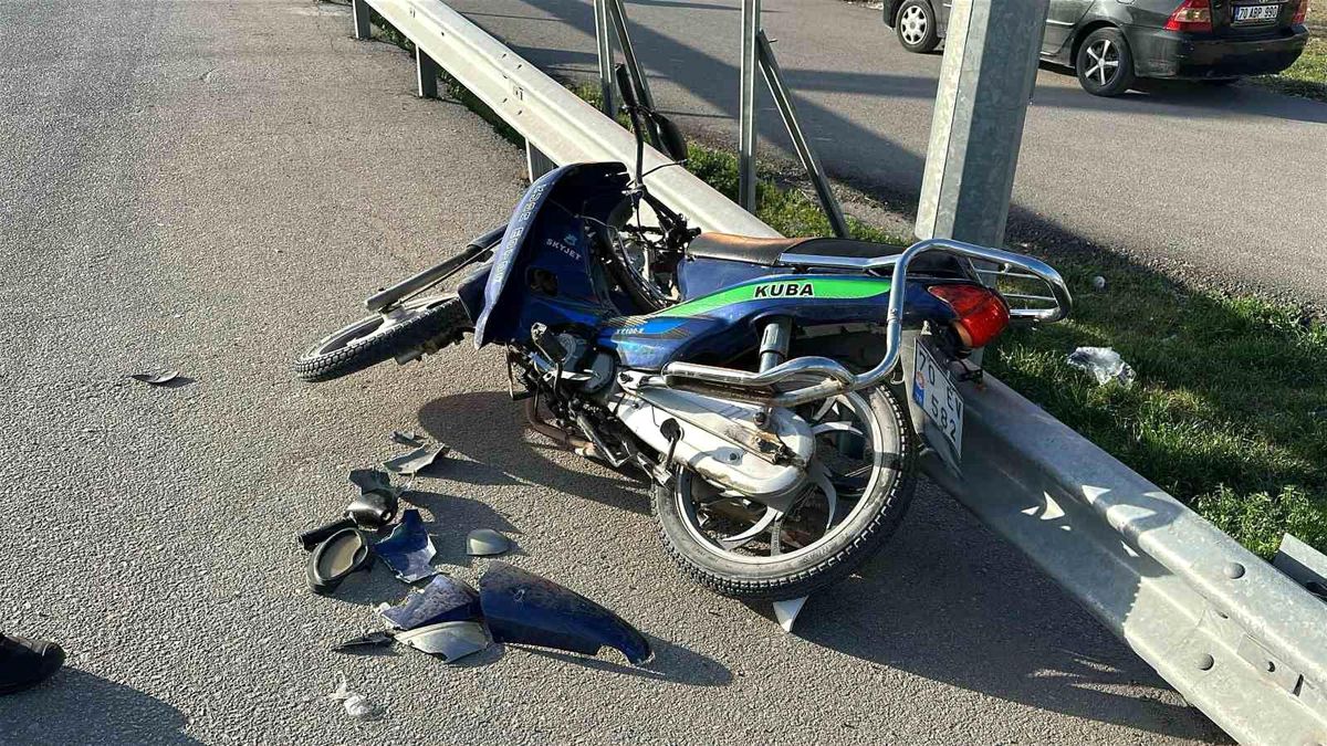 Karaman'da Motosiklet ve Otomobil Çarpıştı: 2 Yaralı