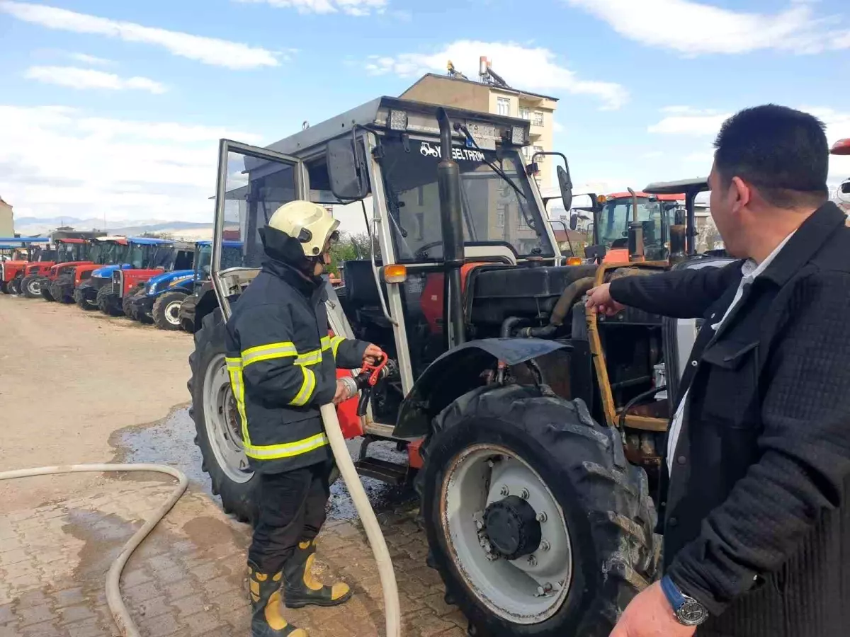 Elazığ'da Seyir Halindeki Traktör Alev Aldı