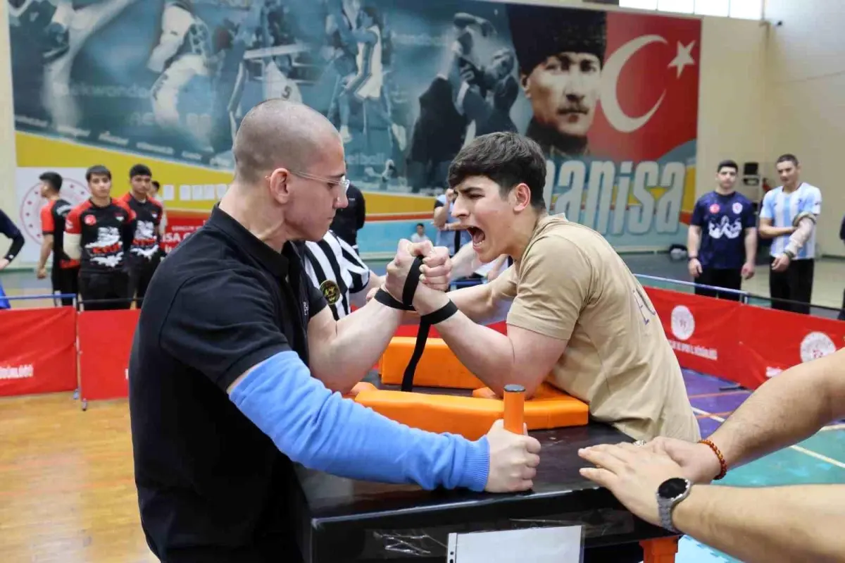 Bilek Güreşi Türkiye Birinciliği Manisa'da Başladı