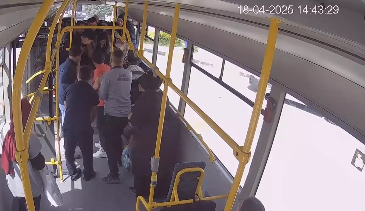 Otobüs Şoförü Rahatsızlanan Yolcuyu Hastaneye Yetiştirdi