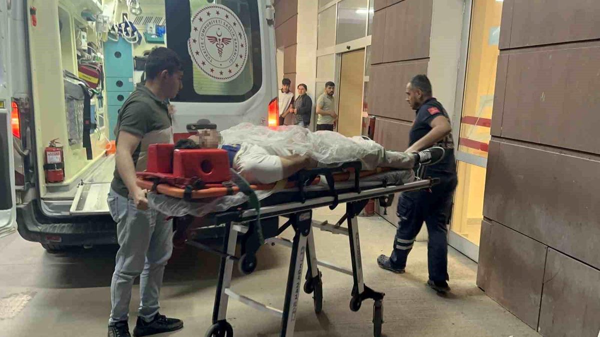 Adıyaman'da Otomobil ile Kamyonet Çarpıştı: 4 Yaralı