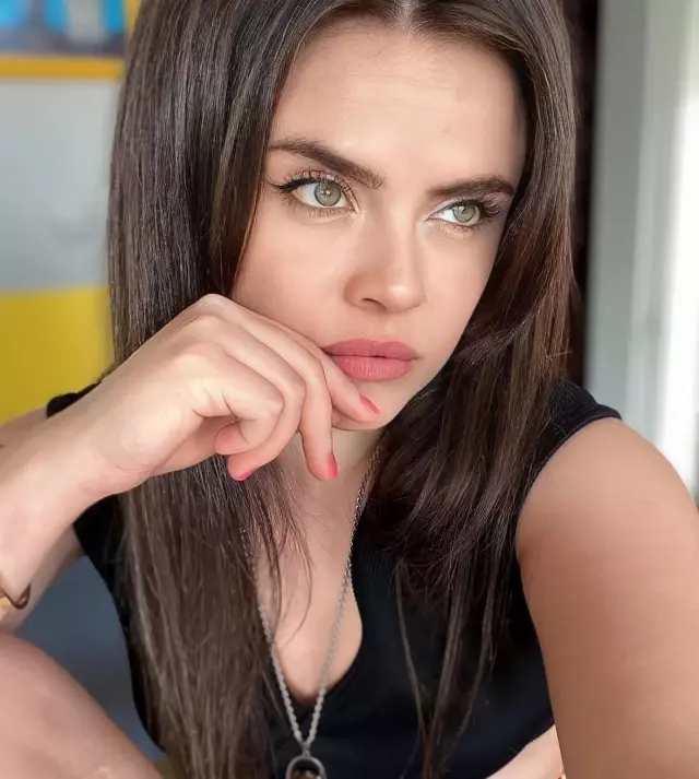 Oyuncu Sevil Akdağ, arkadaşını bıçaklayarak öldürdü Oyuncu Sevil Akdağ, arkadaşını bıçaklayarak öldürdü