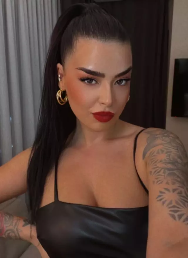 Oyuncu Sevil Akdağ, arkadaşını bıçaklayarak öldürdü Oyuncu Sevil Akdağ, arkadaşını bıçaklayarak öldürdü