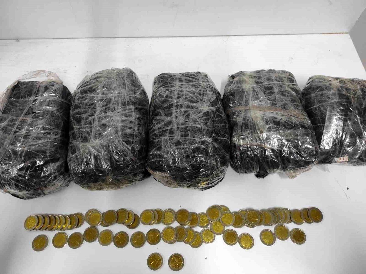 Mersin'de Sahte Para Operasyonu: 5 Bin Adet 2 Euro Ele Geçirildi