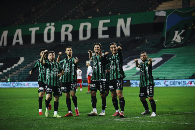 Trendyol Süper Lig'e ilk yükselen takım Kocaelispor oldu Trendyol Süper Lig'e ilk yükselen takım Kocaelispor oldu