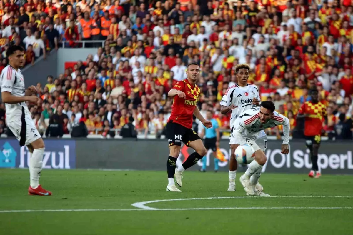 Göztepe - Beşiktaş Maçında İlk Yarı: Beşiktaş 1-0 Önde