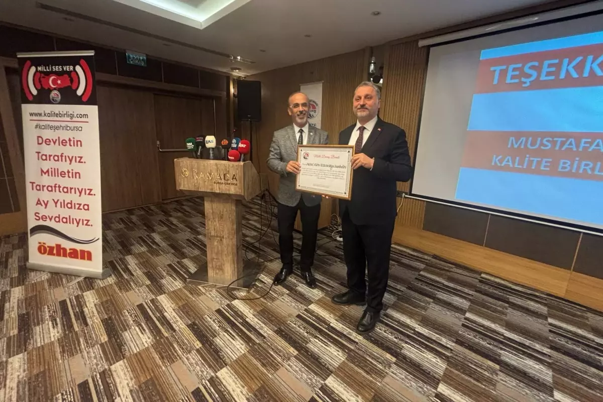 TÜMBİFED Genel Başkanı Mehmet Hüsrev'e 'Milli Duruş Beratı'