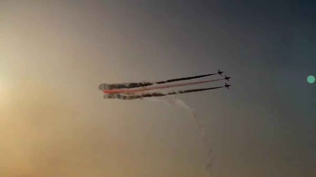 Türk Yıldızları İskenderun'da Nefes Kesen Gösteri Düzenledi