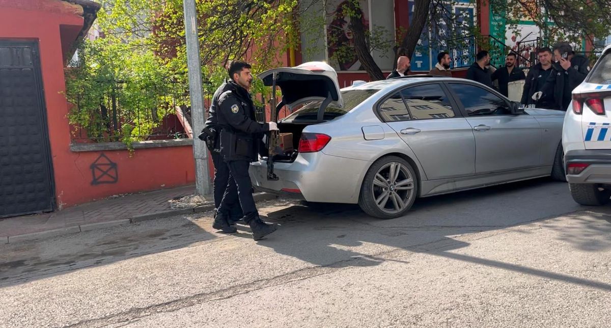 12 saattir kaçan ve bagajından otomatik silah çıkan araca 24 bin 854 bin TL ceza