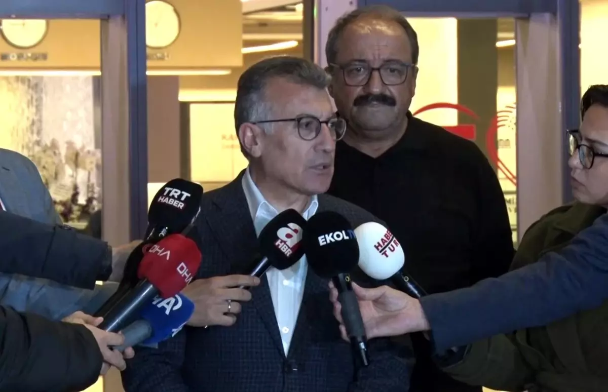 AK Parti Grup Başkanı Abdullah Güler, Sırrı Süreyya Önder'i Hastanede Ziyaret Etti