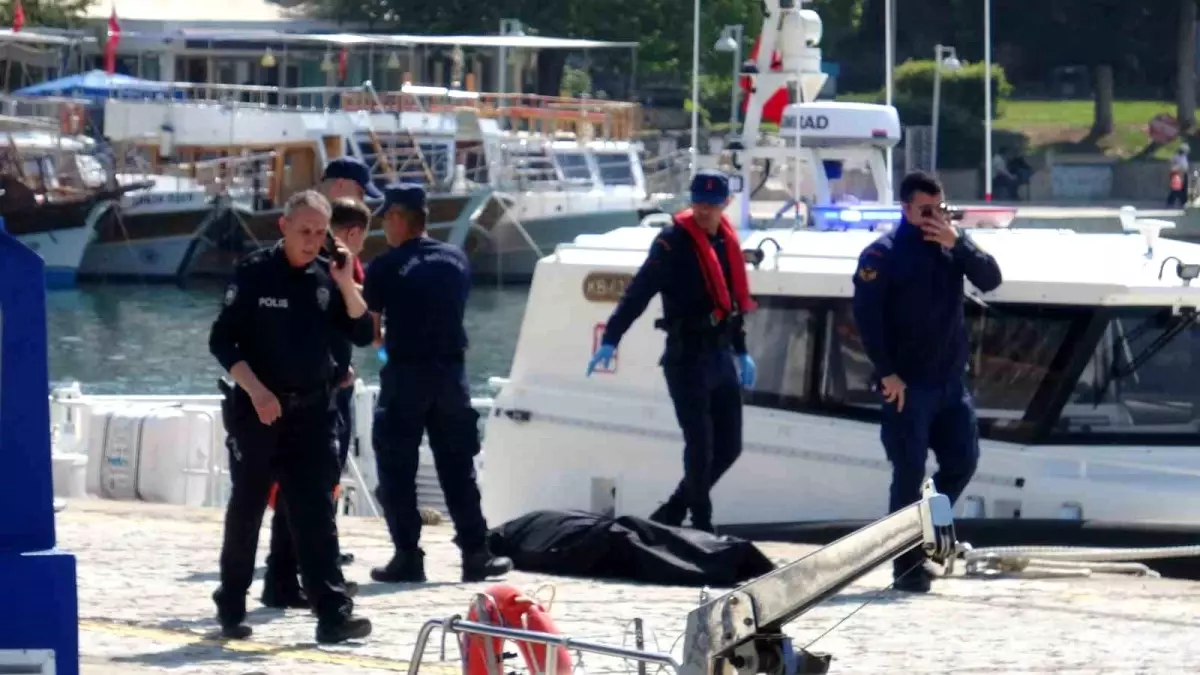 Antalya'da yat limanı açıklarında erkek cesedi bulundu