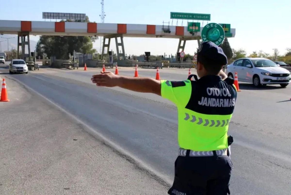 Aydın-İzmir Otoyolu'nda Trafik Denetimi: 13 Sürücüye Ceza