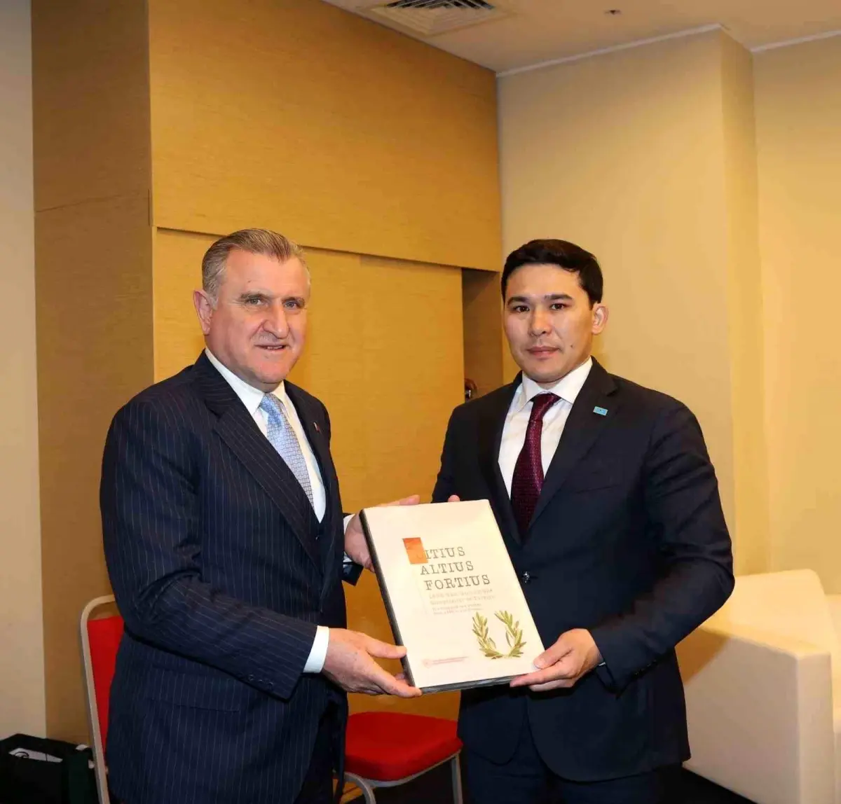 Bakan Bak, Etnospor Forumunda Rusya ve Kazakistan ile Görüşmeler Yaptı