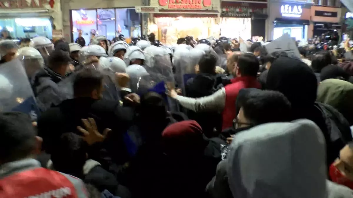 İstiklal Caddesi'nde Filistin Destek Gösterisi ve Polis Arbedesi