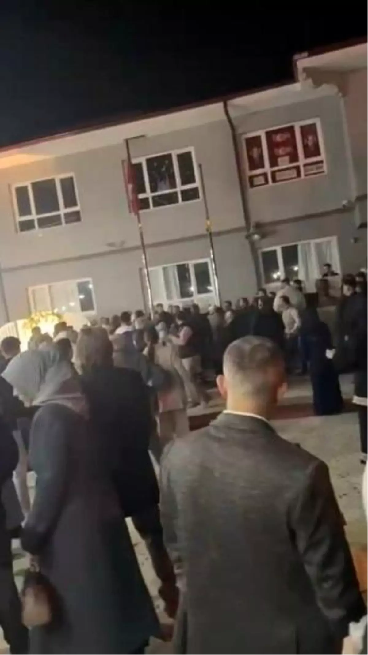 Sakarya'da Düğünde Kargaşa: Gençler Arasında Kavga Çıktı