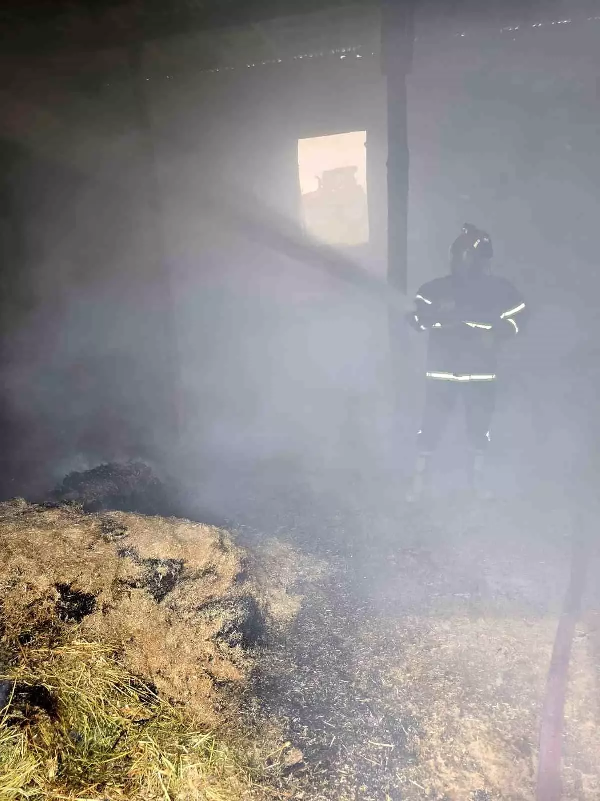 Elazığ'da Samanlık Yangını Kontrol Altına Alındı