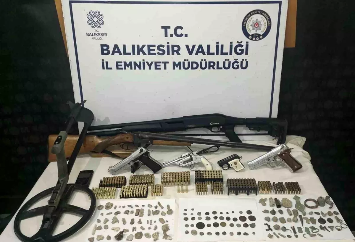 Balıkesir'de Kaçak Silah ve Tarihi Eser Operasyonu