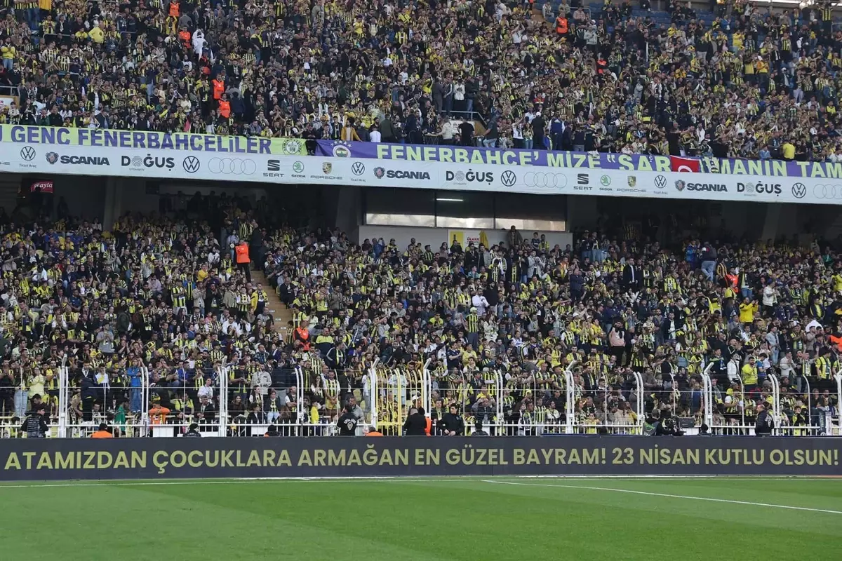 Fenerbahçe'nin ilk 11'ini 4 yaşındaki minik taraftar anons etti