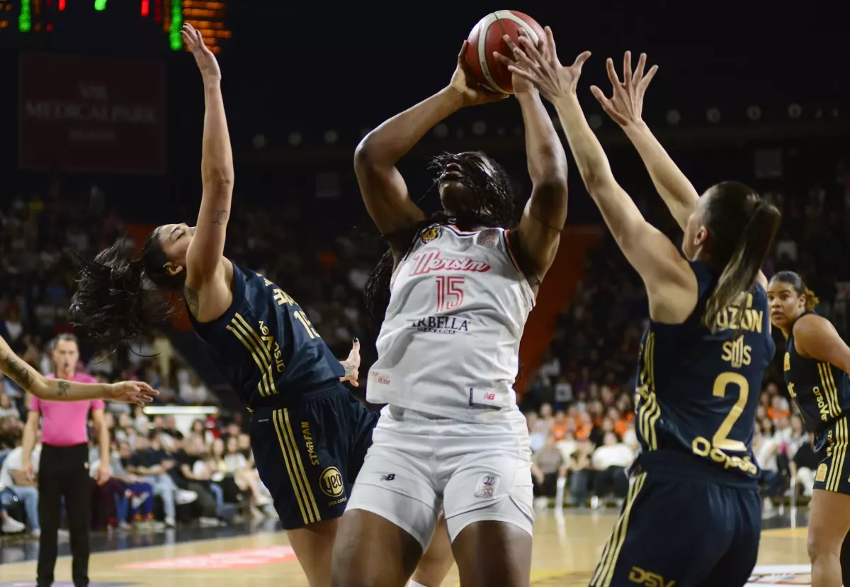 Fenerbahçe Kadınlar Basketbol Takımı, Şampiyonluğunu İlan Etti!