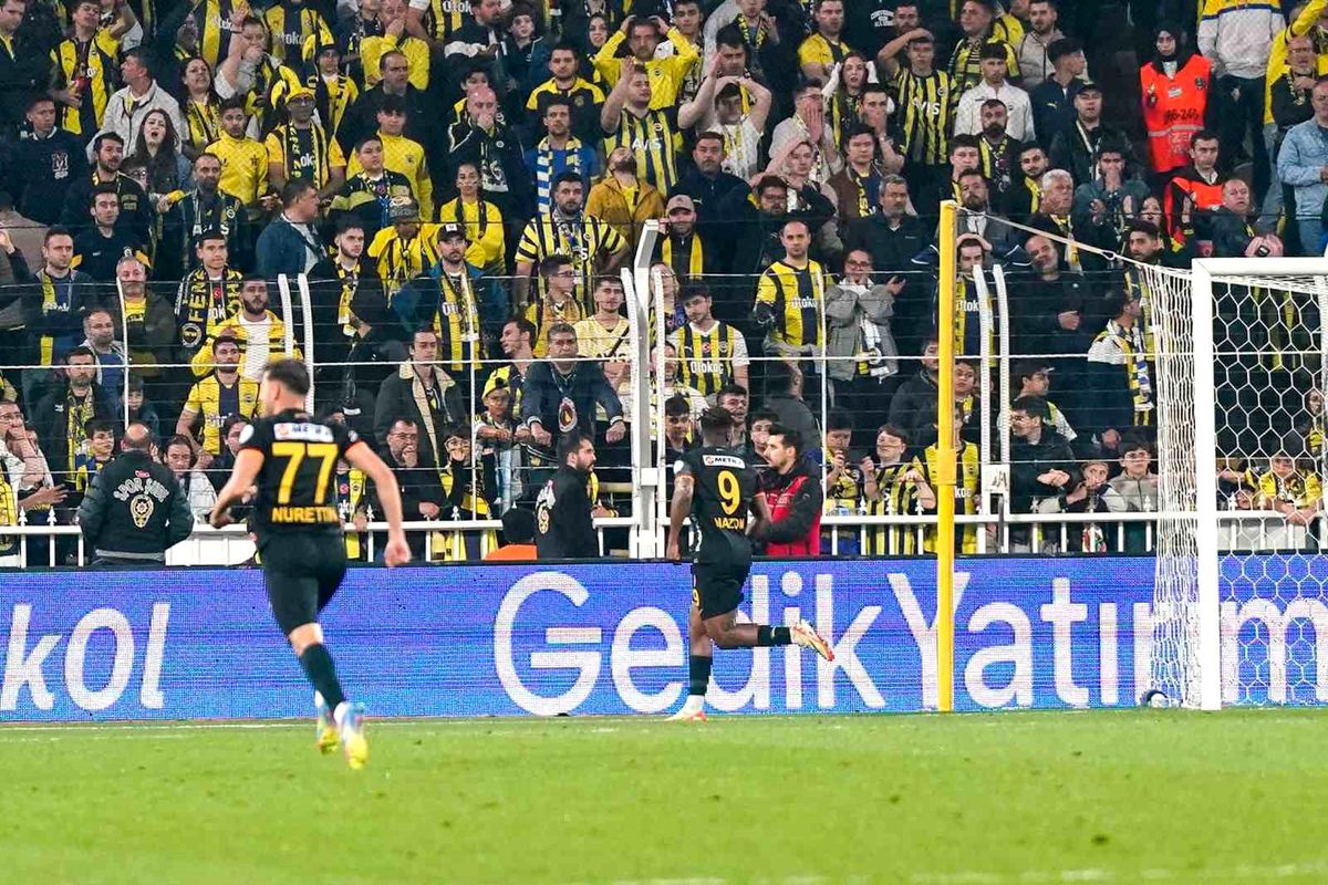 Fenerbahçe Taraftarından Yönetim İstifası Çağrısı
