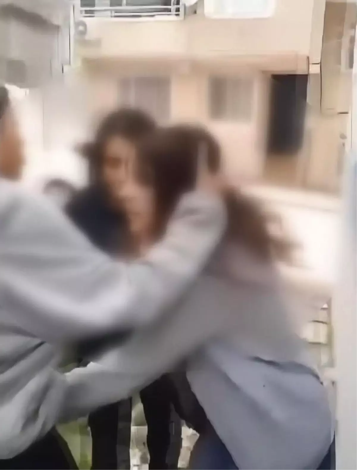 Gaziosmanpaşa'da Kız Çocuğuna Saldırı Anları Kamerada