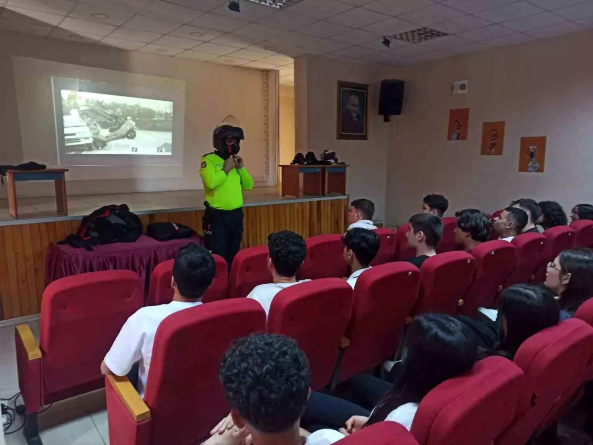 Aydın'da Lise Öğrencilerine Güvenli Motosiklet Kullanımı Eğitimi