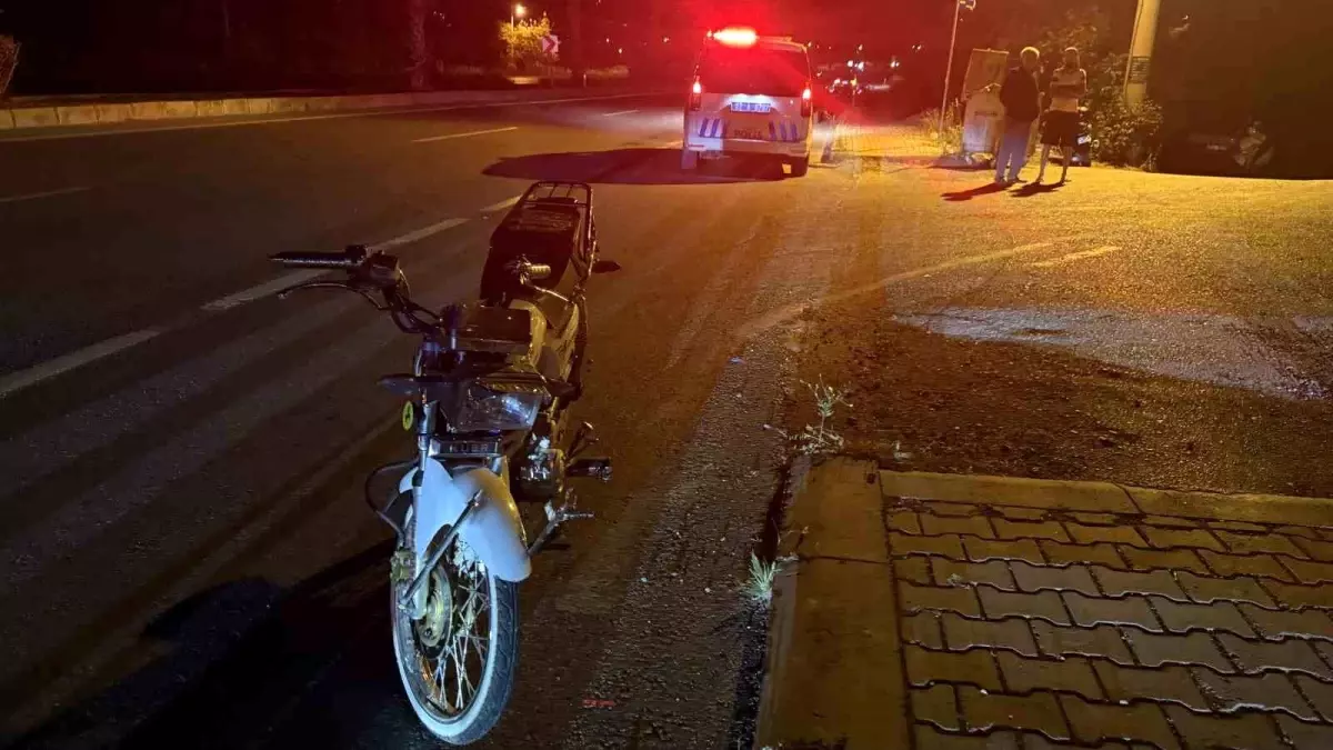 Antalya'da Motosiklet Kazası: Yaralı, Sürücü Firar Etti