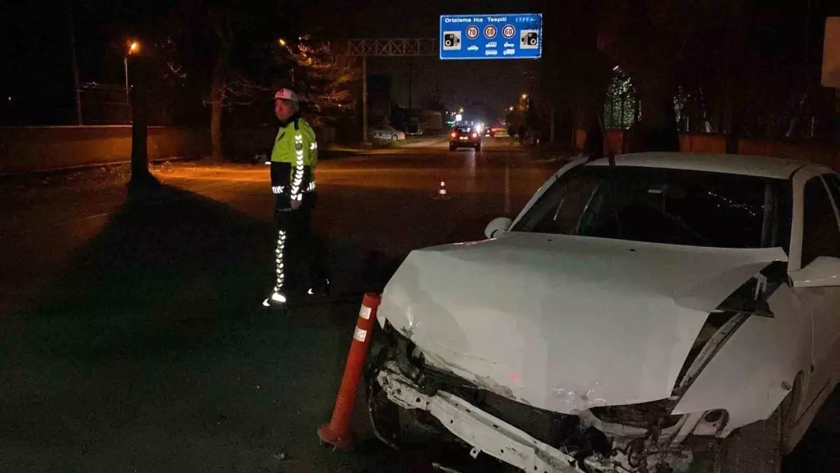 Bolu'da Kontrolden Çıkan Otomobil Beton Duvara Çarptı