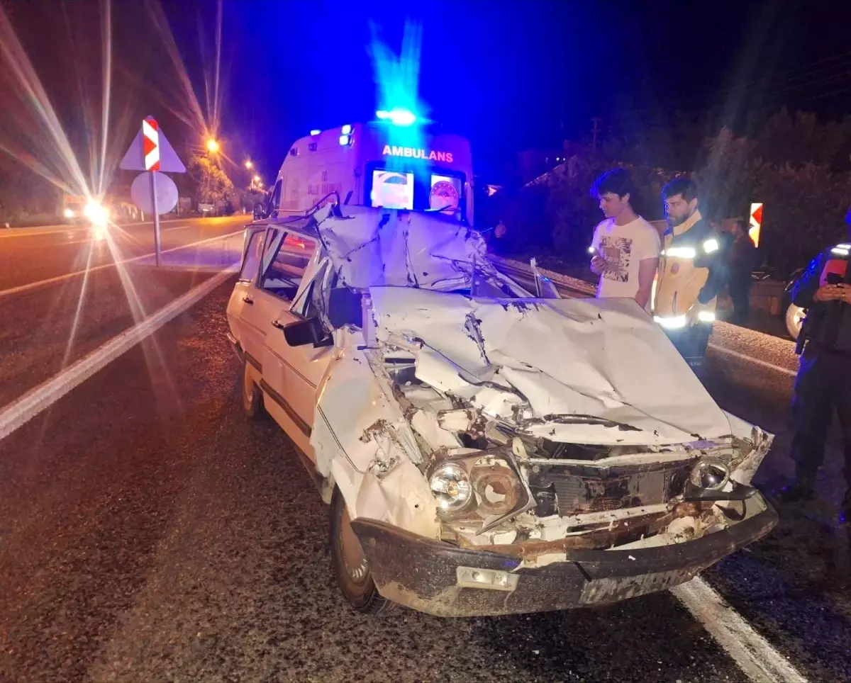 Mersin'de Otomobilin Tıra Çarpması Sonucu 1 Kişi Hayatını Kaybetti