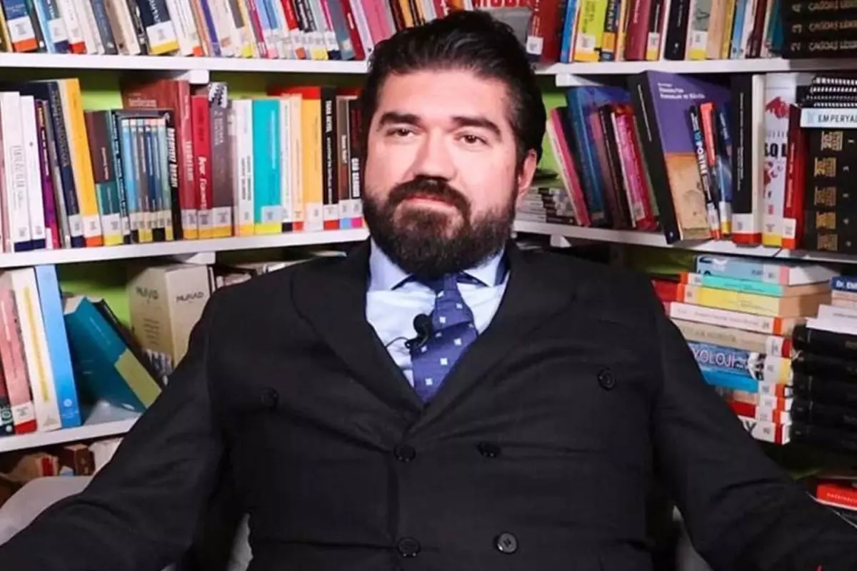 Rasim Ozan Kütahyalı, Beyaz Futbol'a ara verdi
