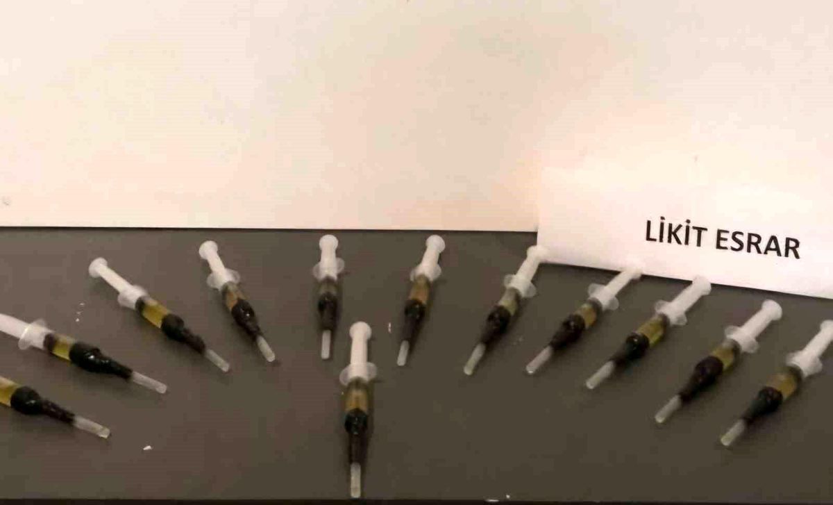 Samsun'da Uyuşturucu Operasyonu: Enjektörde Likit Esrar ve Sentetik Ecza Ele Geçirildi