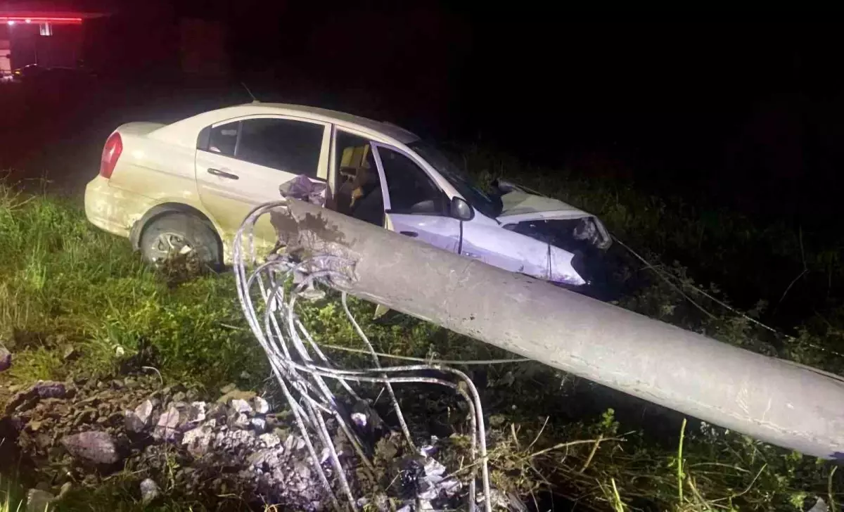 Samsun'da otomobil direğe çarptı: 1 yaralı