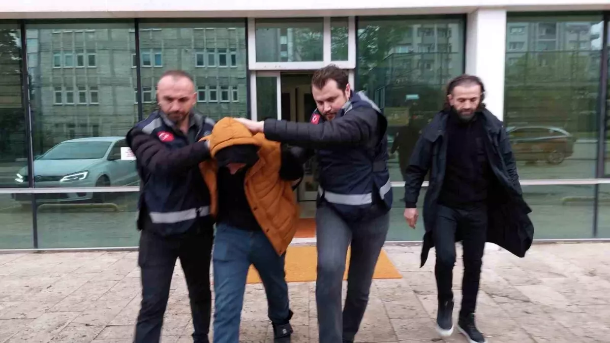 Boşanma Aşamasındaki Eşini Sokak Ortasında Öldüren Koca Tutuklandı