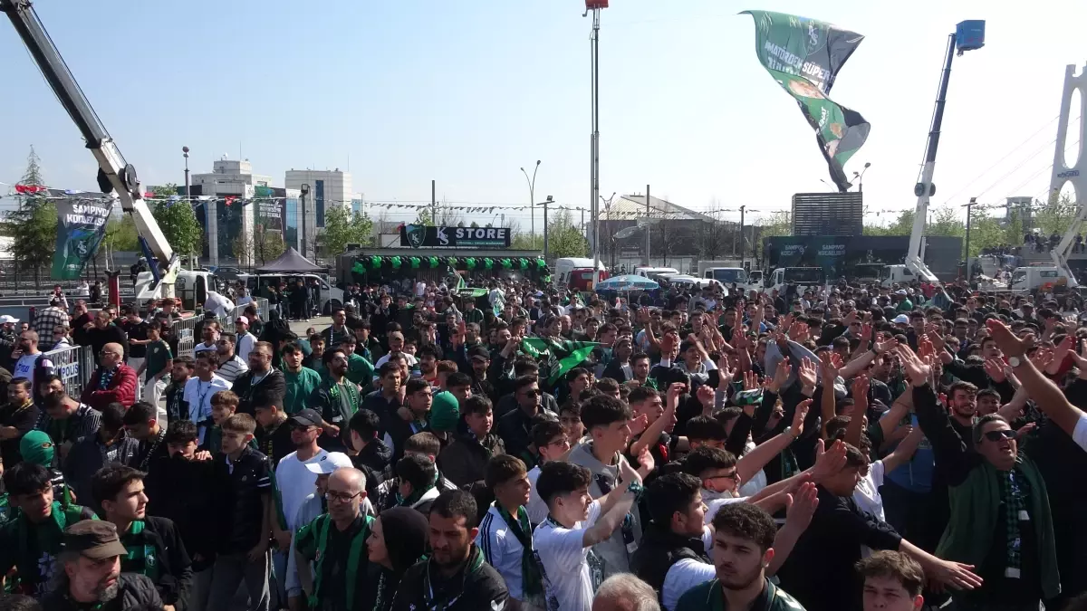 Kocaelispor 16 Yıl Aradan Sonra Süper Lig'e Yükseliyor