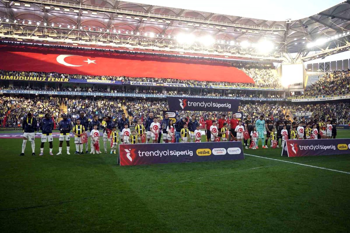 Trendyol Süper Lig: Fenerbahçe: 0 Kayserispor: 1 (Maç devam ediyor)