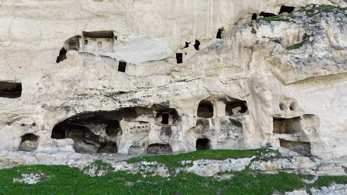 Tunceli'deki tarihi 'İn delikleri' turizme kazandırılıyor