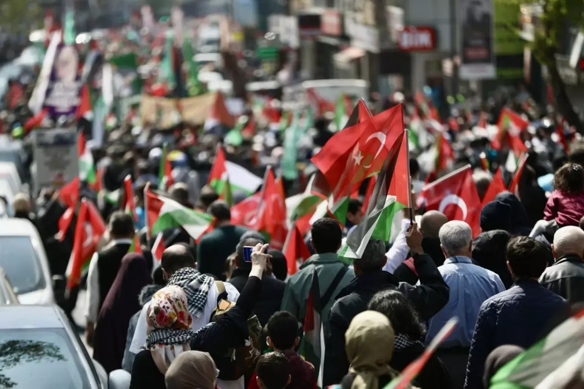 İHH'dan Gazze İçin Yürüyüş Düzenlendi