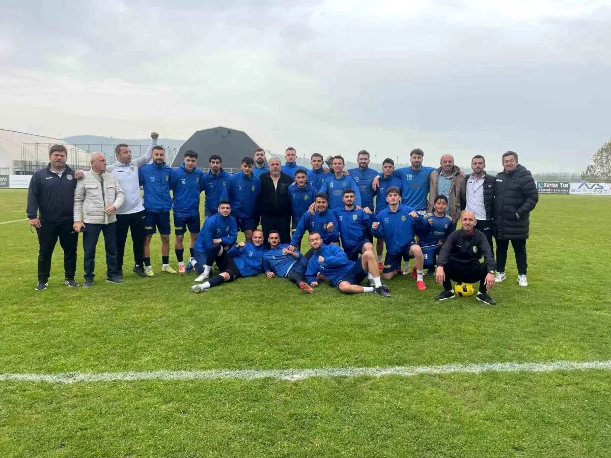 Çaycumasporlu Futbolcudan Statta Romantik Evlilik Teklifi
