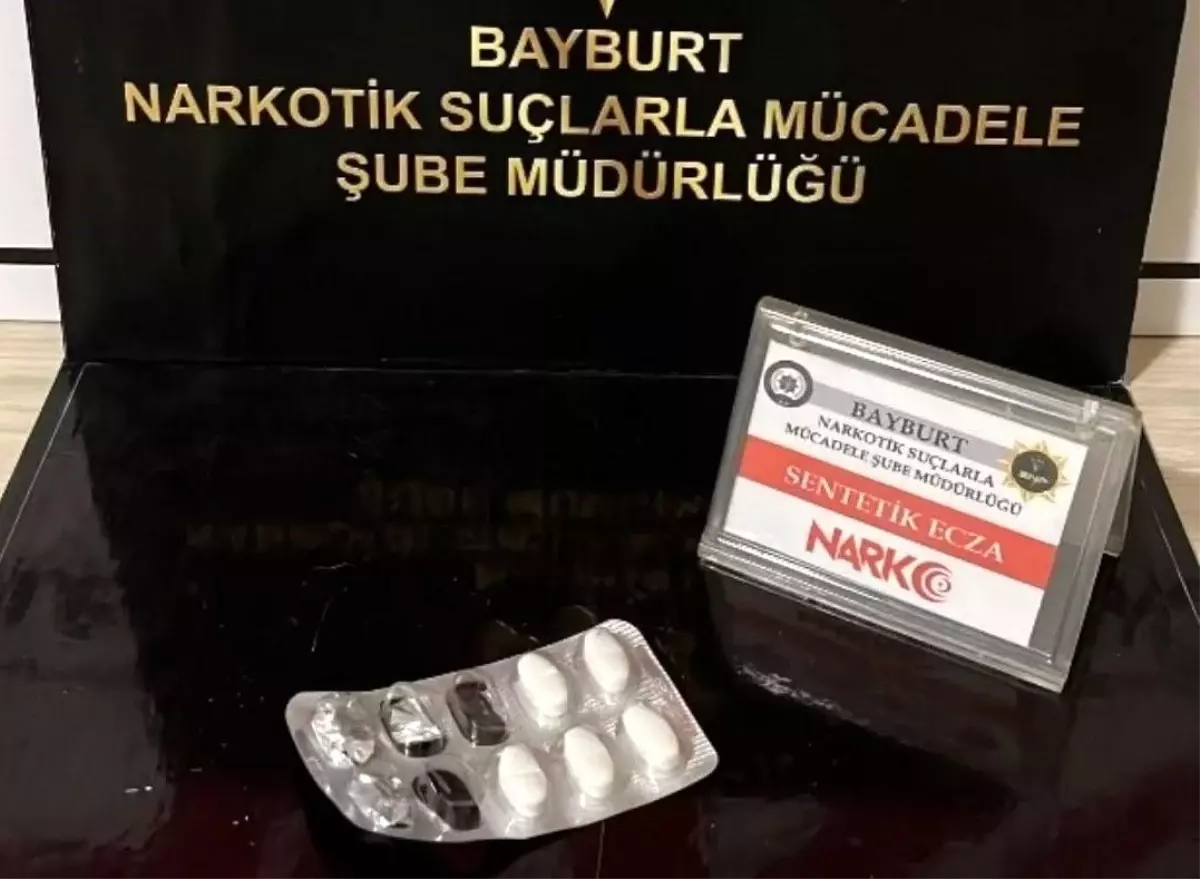 Bayburt'ta Durdurulan Araçta Sentetik Hap Ele Geçirildi