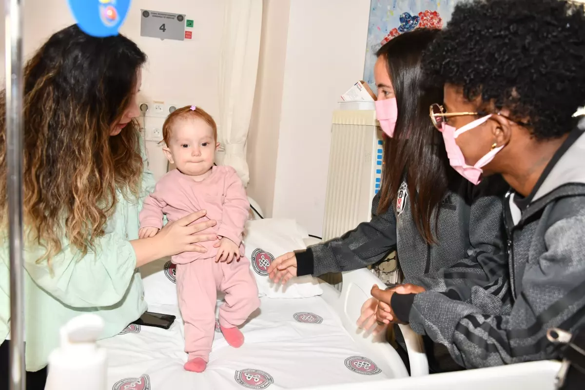 Cerrahpaşa Hastanesi'nde Çocuk Bayramı Coşkusu Cerrahpaşa Hastanesi'nde Çocuk Bayramı Coşkusu