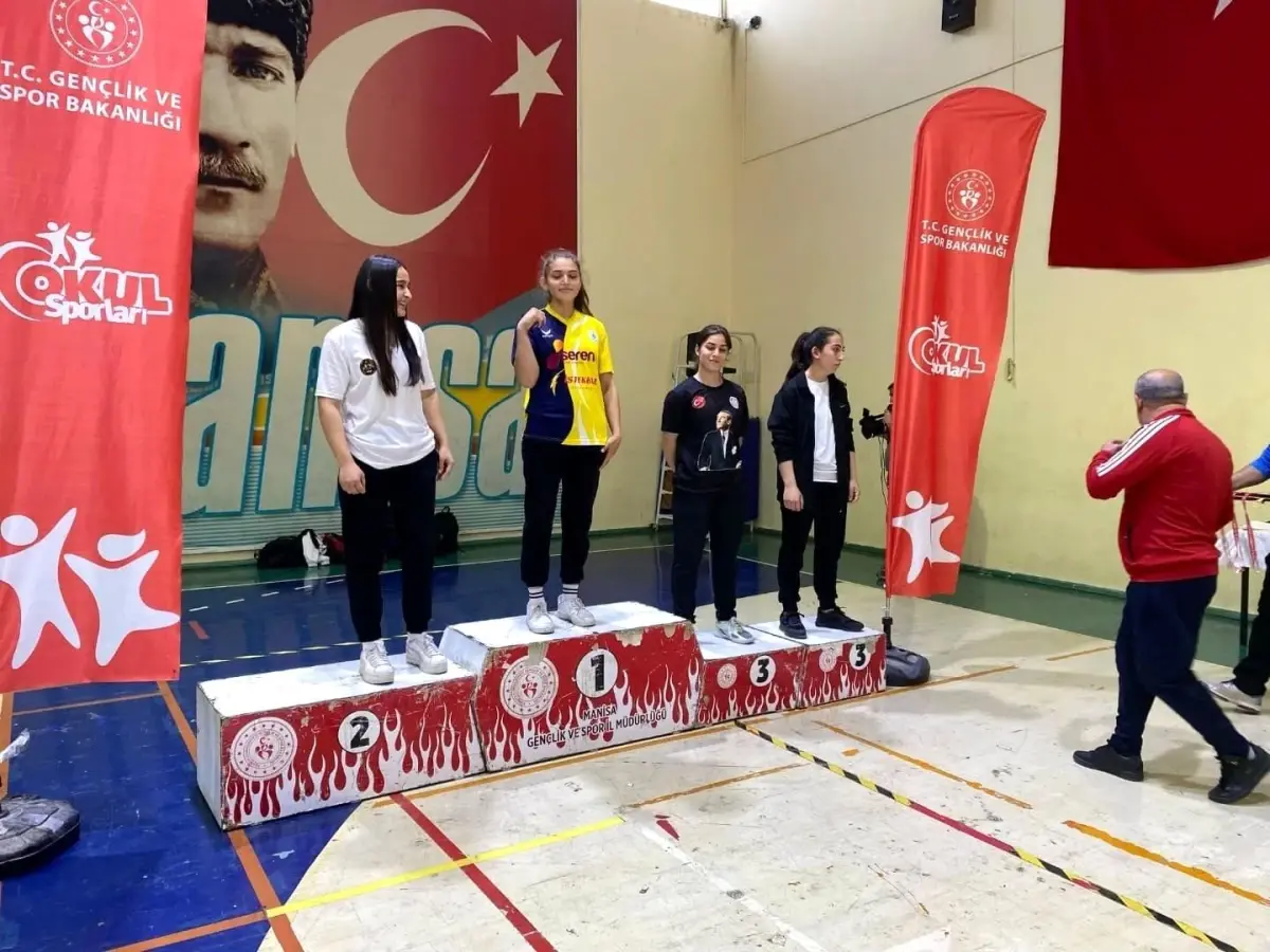 Hatice Cankaya Bilek Güreşi Türkiye Şampiyonu Oldu