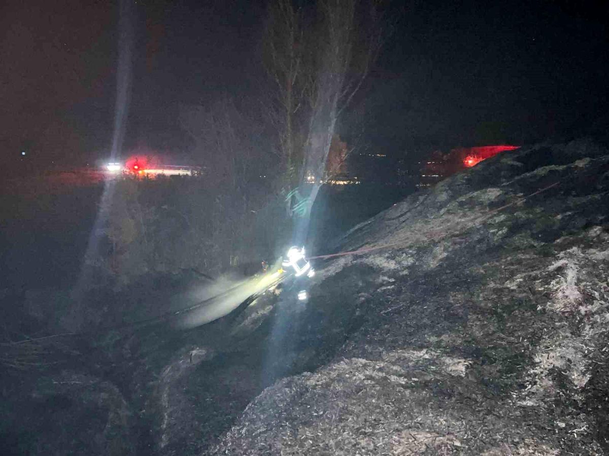 Burdur'da Sazlık Alanında Yangın: 15 Dekar Zarar Gördü