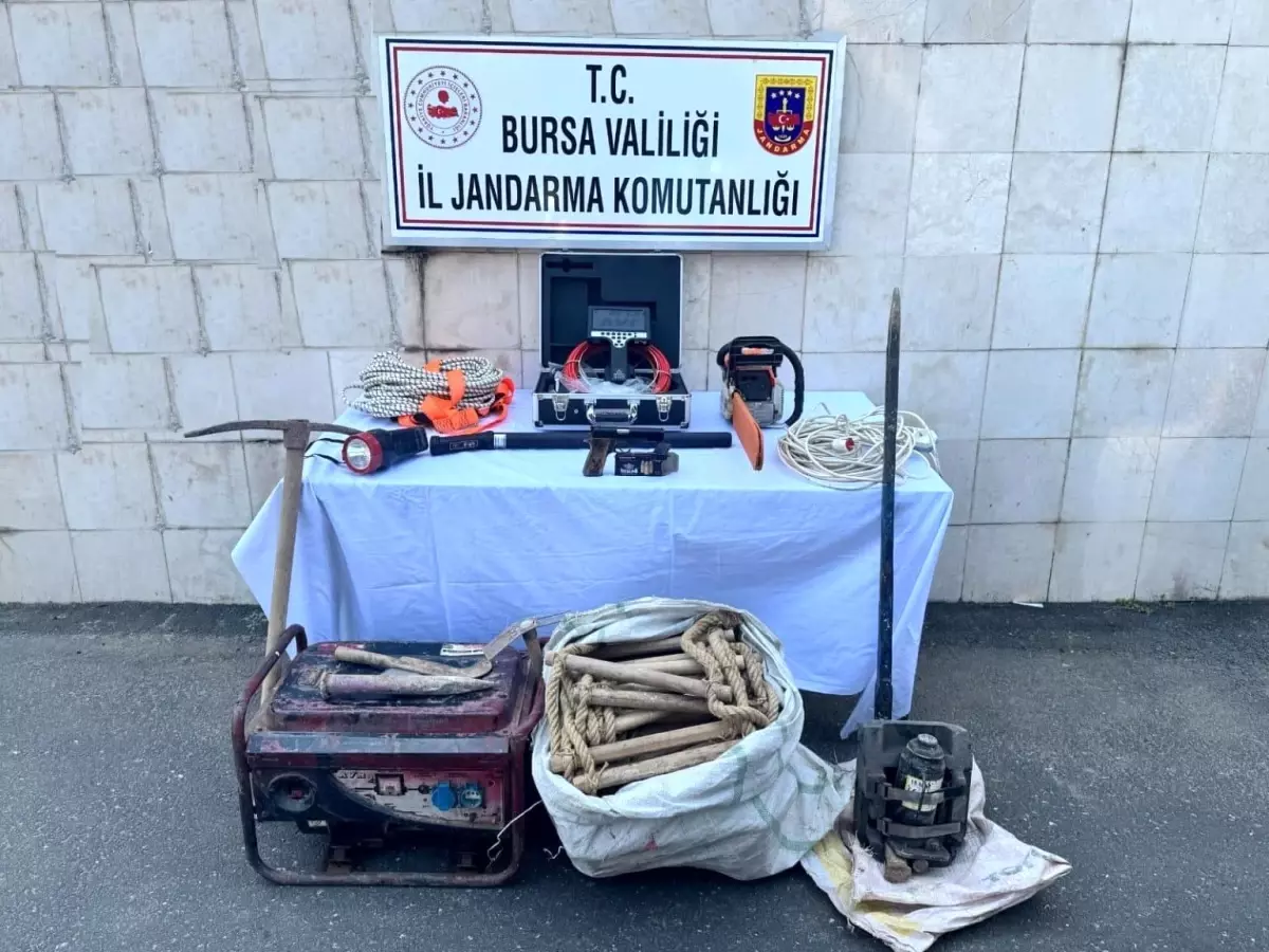 Bursa'da Kaçak Kazı Yapan Dört Kişi Suçüstü Yakalandı