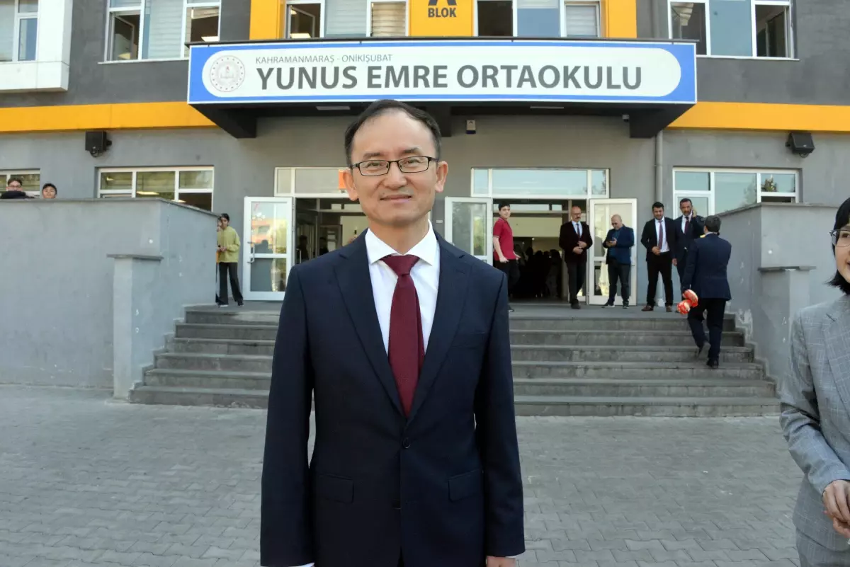 Çin Büyükelçisi Jiang Xuebin, Kahramanmaraş'taki Okula Bilgisayar Bağışladı