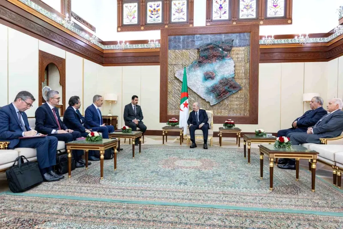 Dışişleri Bakanı Fidan, Cezayir Cumhurbaşkanı Tebbun tarafından kabul edildi