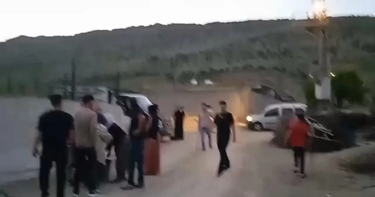 Diyarbakır'da İki Aile Arasında Taşlı Sopalı Kavga: 5 Yaralı