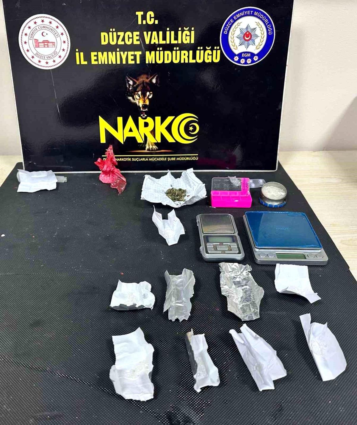 Düzce'de Uyuşturucu Operasyonları: 2 Tutuklama, 53 Şahıs Hakkında İşlem