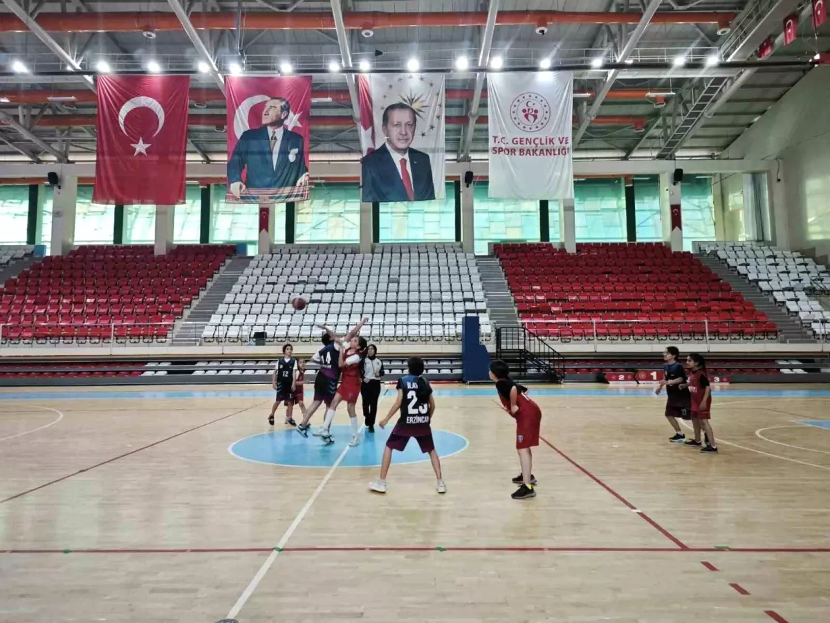 Erzincan'da 23 Nisan Basketbol İl Birinciliği Müsabakaları Düzenlendi